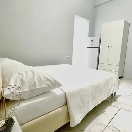 Guga Host House Vakantiehuis Sarandë
