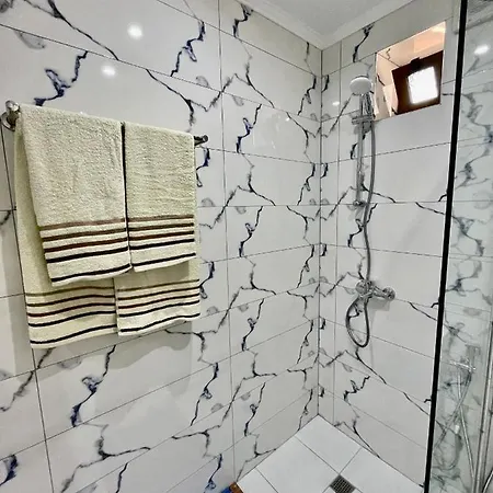 Guga Host House