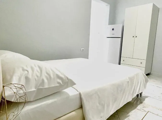 Guga Host House Holiday home Sarande